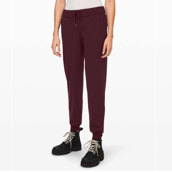 {Lululemon} On the Fly Jogger *Luxtreme 28" in Cassis - Women's 4 - Picture 1 of 7